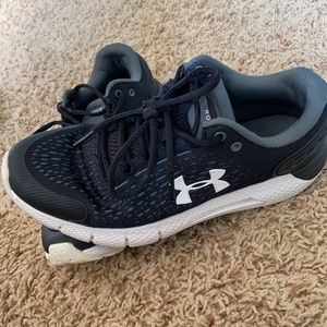 Women’s Under Armour size 8